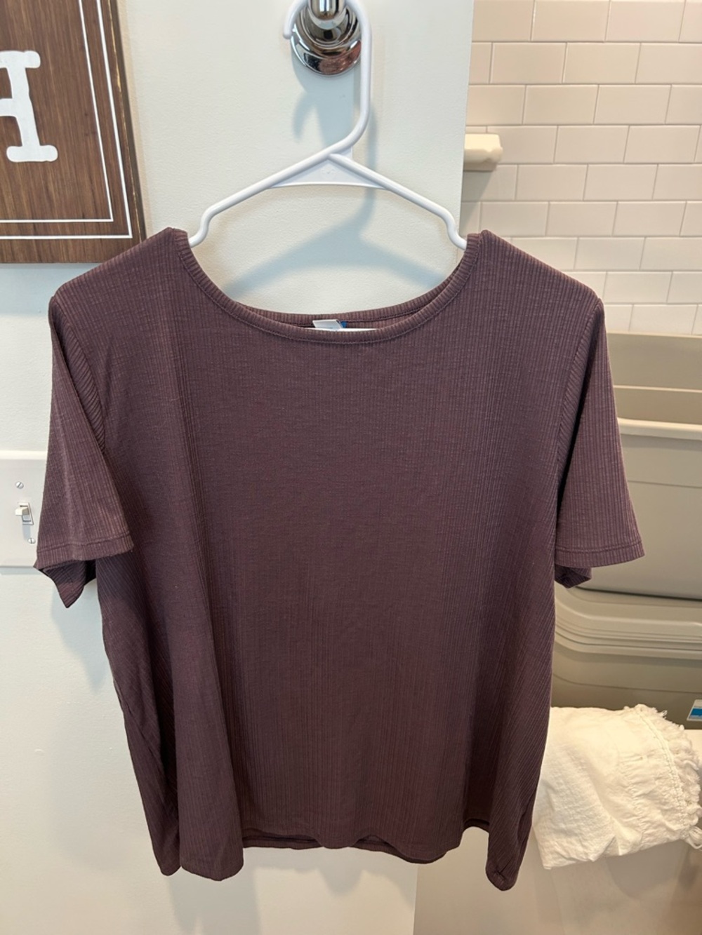 Old Navy Ribbed Short Sleeve Tee in Plum Brown